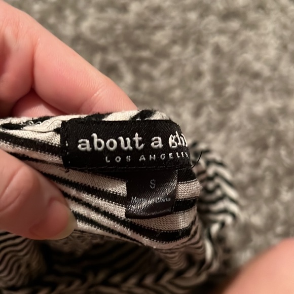 Striped Cropped Tee - Picture 3 of 3